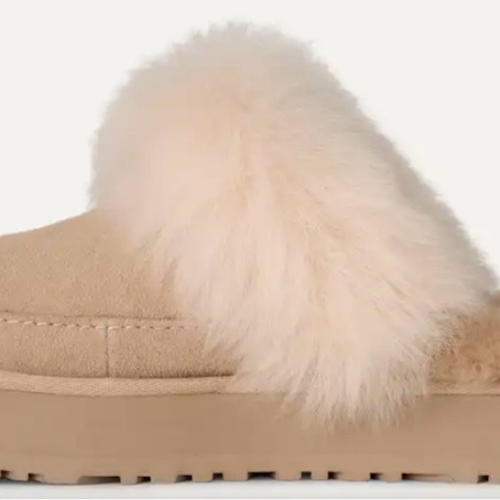 UGG DISQUETTE CHALET Tan Fur Slippers